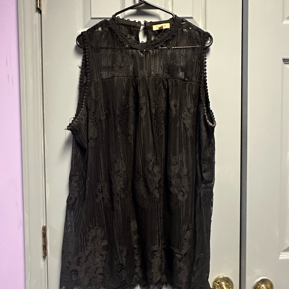 Paper + Tee Elegant Black Lace Sleeveless Top